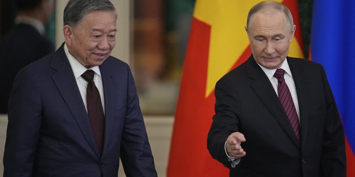 "Od tajge do britanskih mora...!" Putin pesmom priziva duh Sovjeta dok učvršćuje vojne veze s Vijetnamom! (VIDEO)