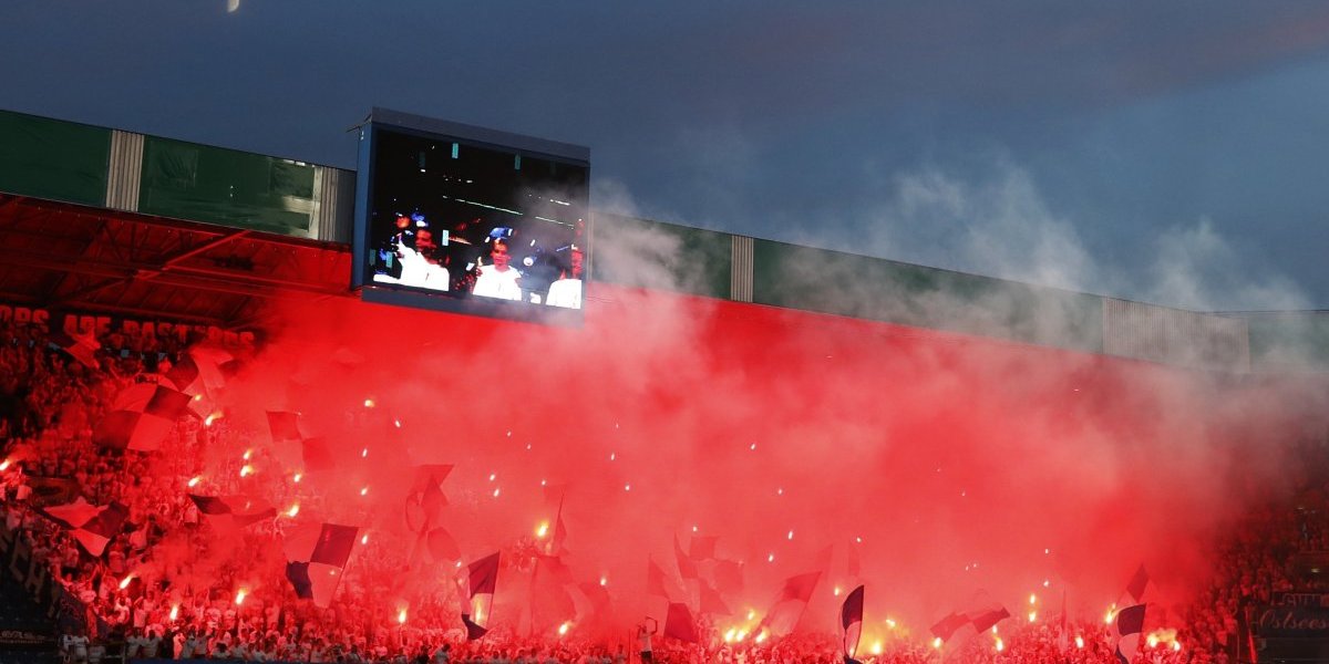 Treća liga, a tribine krcate! Neverovatne scene iz Rostoka, nema igla gde da padne! (VIDEO)