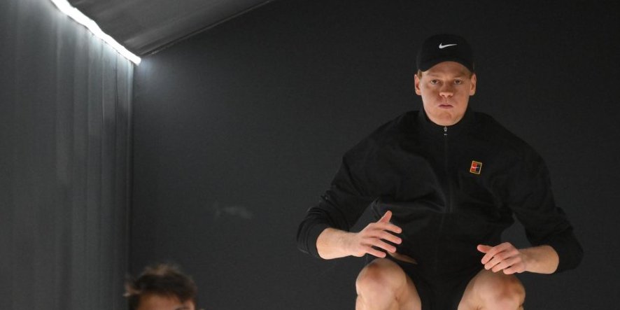 Neviđena euforija u Rimu - vratio se 'grešnik'! Siner igra prvi meč nakon doping afere, Italijani odlepili (VIDEO)