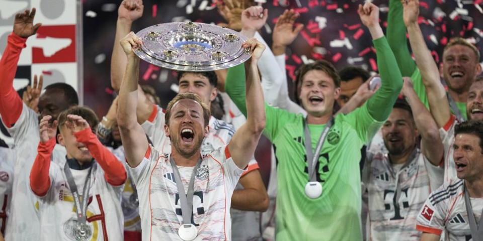 Dočekasmo i to! Prvi trofej u rukama Hari Kejna! (VIDEO)