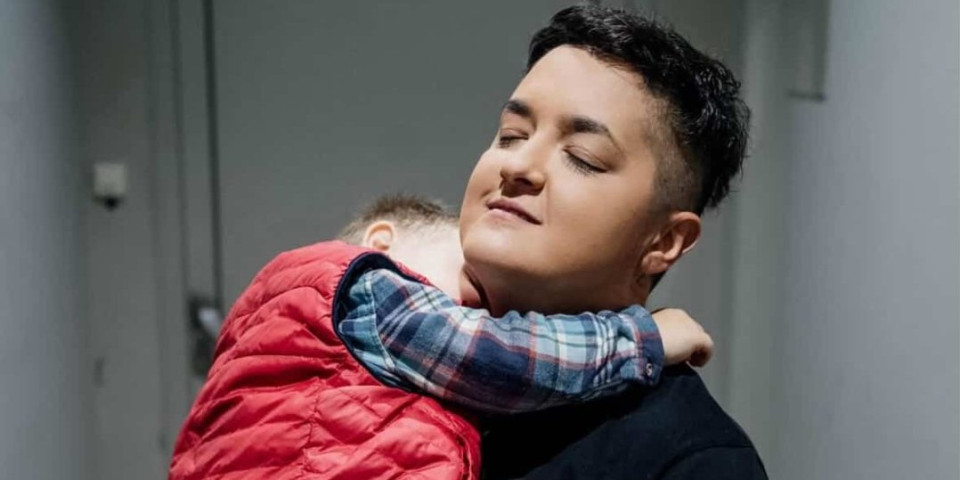 Pevačica sve ispričala - Evo ko je surogat majka Marijinog sina: "Visoko je obrazovana"