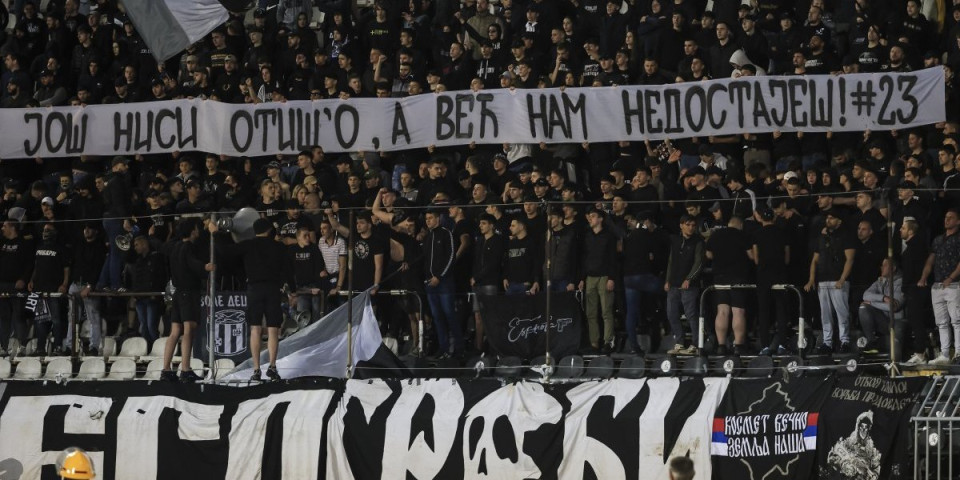 "Grobari" bojkotuju na južnoj tribini, ne mogu da prežale odluku Blagojevića: "Još nisi otišao, a već nam nedostaješ"! (FOTO)