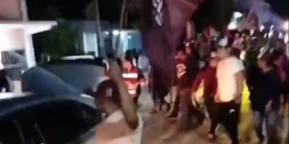 (VIDEO) Atentat! Političarka izrešetana nasred ulice: Napadači sasuli 20 metaka u masu, ima mrtvih i ranjenih!