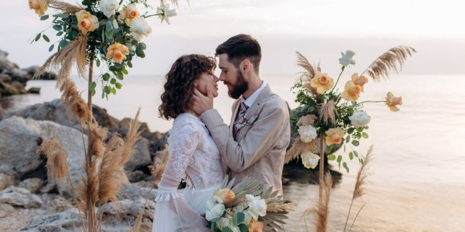 Najlepše dekoracije za prolećna i letnja venčanja: Ideje da stvorite pravu svadbenu bajku (FOTO)