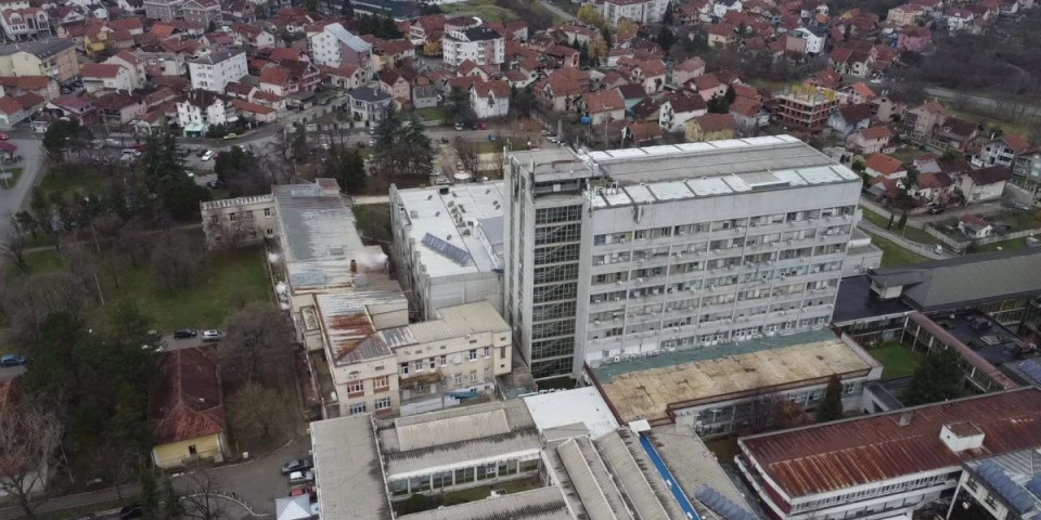 Pokušaj neovlašćenog ulaska u prostorije Fakulteta medicinskih nauka u Kragujevcu: Policija istražuje slučaj