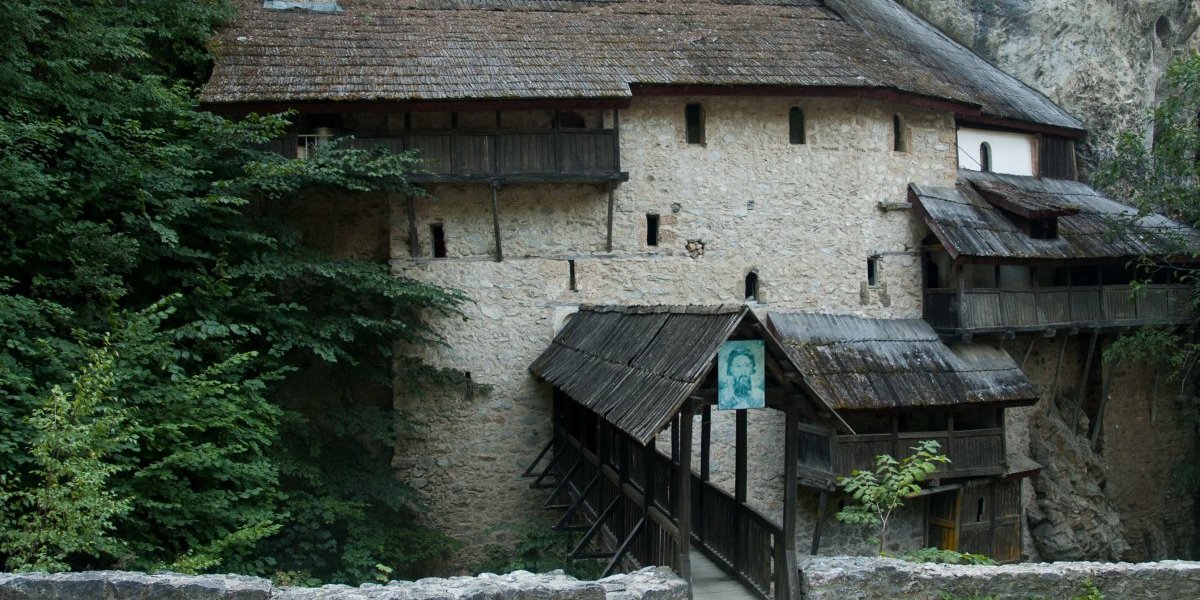 Ovde se čuvaju mošti velikog čudotvorca: Dolaze ljudi svih veroispovesti samo zbog jedne stvari (FOTO)