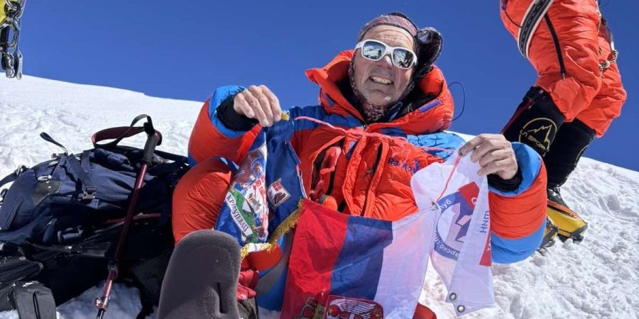 Srpska zastava na jednoj od najviših tačaka na planeti! Doktor iz Kragujevca uspešno završio ekspediciju na Himalajima (FOTO/VIDEO)