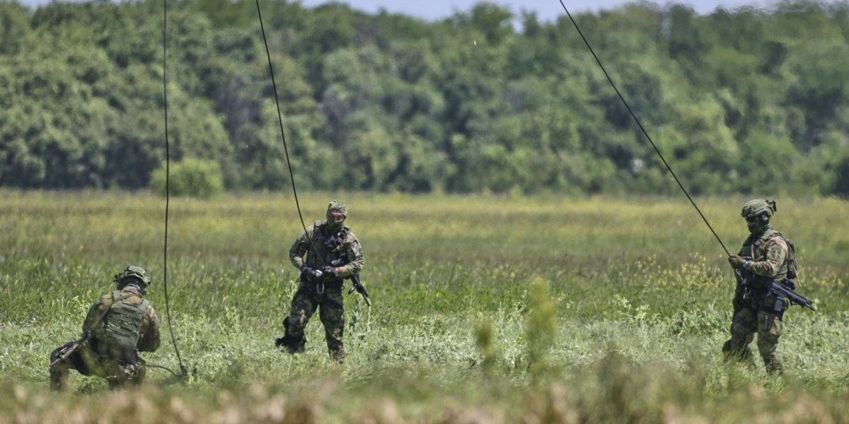 Završetak obuke spuštanja iz helikoptera
