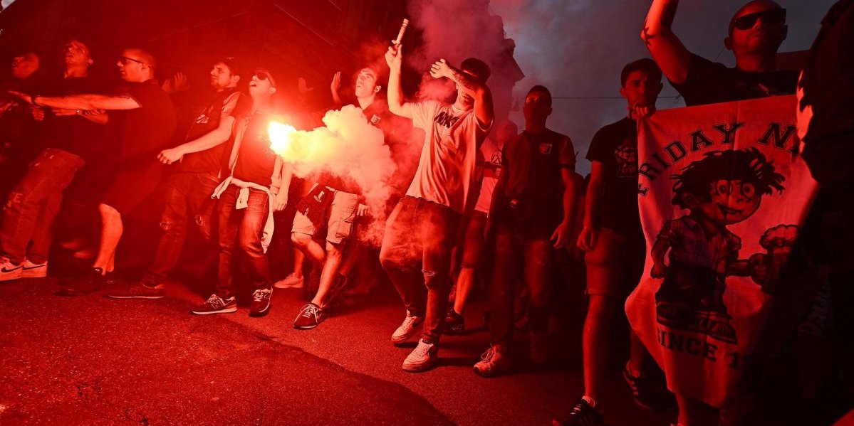 Ovo fudbal još nije video - Navijači Đenove sahranili Sampdoriju (VIDEO)