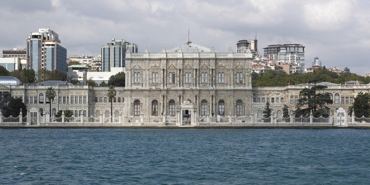 Zavirite u velelepnu palatu Dolmabahče - ovde će se održati pregovori Rusije i Ukrajine (FOTO/VIDEO)