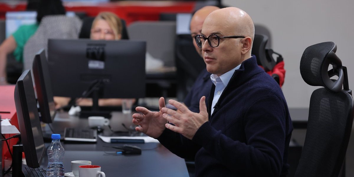 Vučević o napadu na stranačke prostorije u Novom Sadu: Dosta je terora i ludila, nikada nas nećete pobediti nasiljem