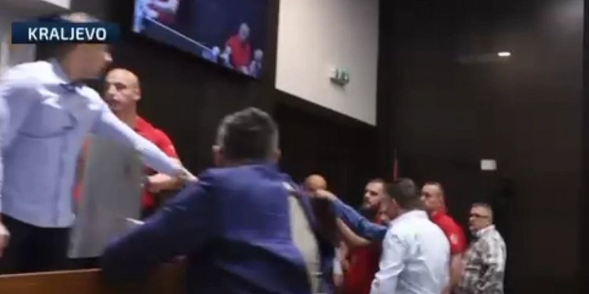 Oglasio se GO SNS Kraljevo nakon opozicionog divljanja: Ovaj nivo nasilja je nezabeležen