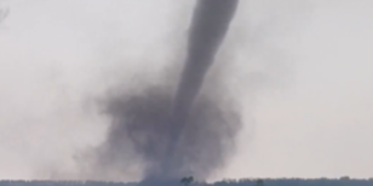 Amerika na udaru stravičnih olujnih tornada: ugroženo više od 20 miliona ljudi, evakuacija u toku, situacija je alarmantna (VIDEO)