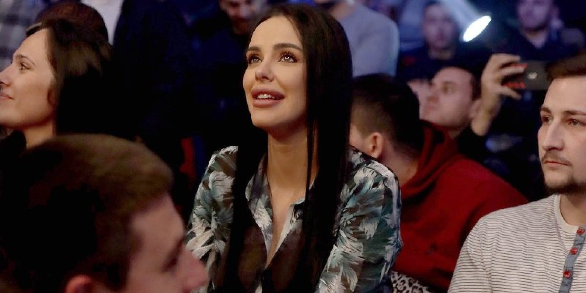 (FOTO) Bogdana Ražnatović u luks restoranu: Skockala se od glave do pete, evo ko joj pravi društvo