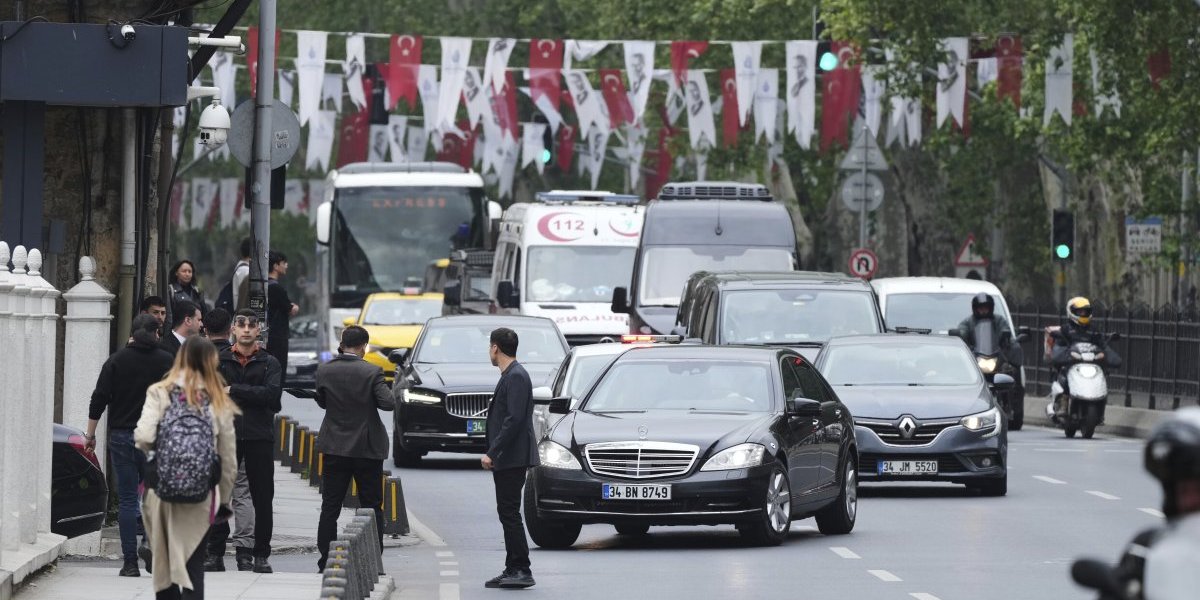 Loš znak: Jedan detalj prilikom susreta Rusa i Ukrajinaca u Istanbulu sve zabrinuo! (FOTO)