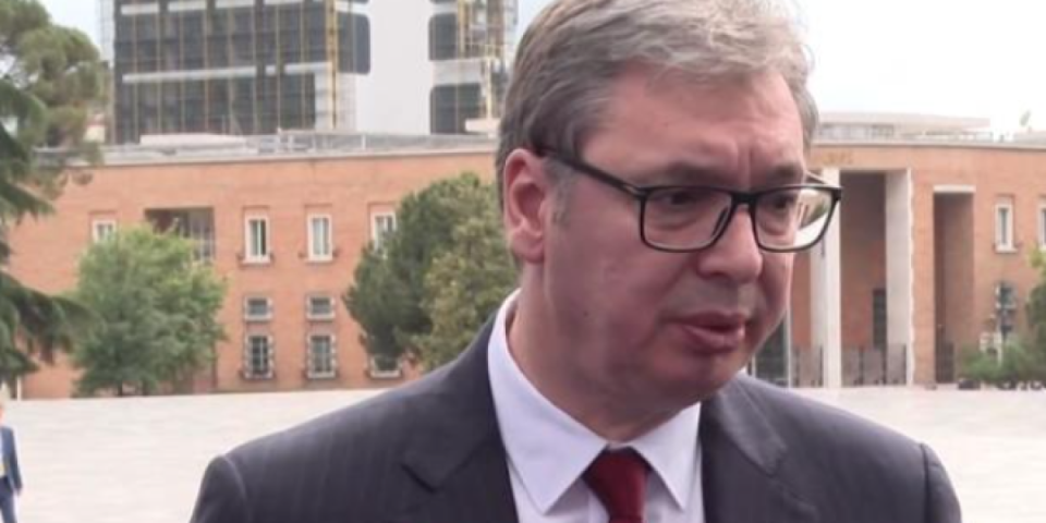 Vučić u Tirani patosirao crnogorske medije - U Crnoj Gori muk