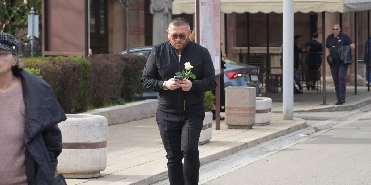 Pevač opleo po kolegama: ''Prijateljstva im traju od hita do hita''