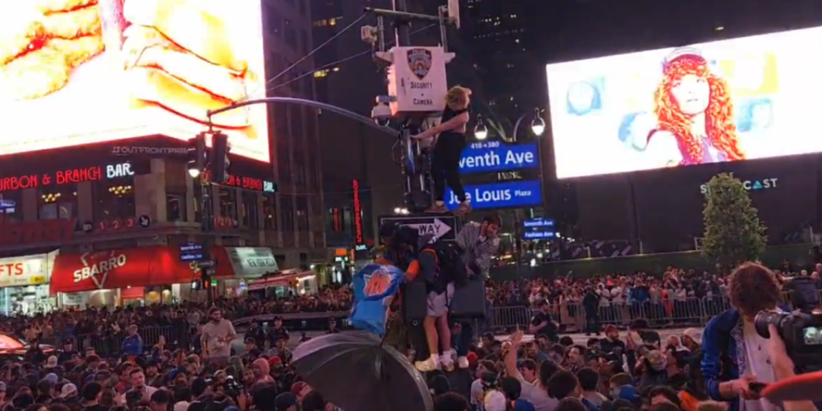 Ludnica na ulicama Njujorka: Navijači Niksa napravili feštu zbog plasmana u finale (VIDEO)