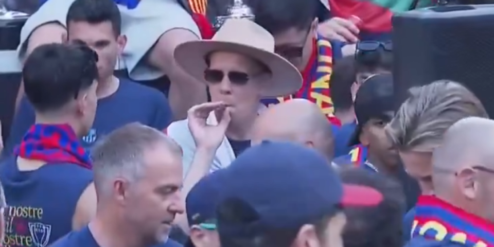 U inat svima: Šeširić, tompus, titula... Poljak se opustio na Barsinoj proslavi (VIDEO)