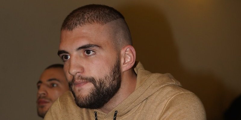 Veljko Ražnatović kleknuo ispred moštiju cara Dušana: "Dogodine u Prizrenu"