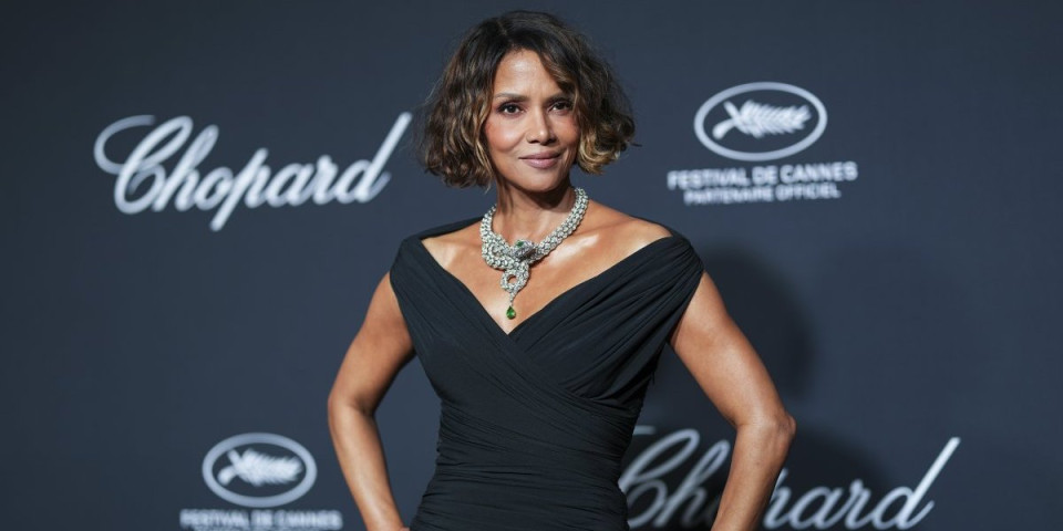 Frizura koja briše godine sa lica: Idealan izbor za žene posle 50. godine - transformiše izgled (FOTO)