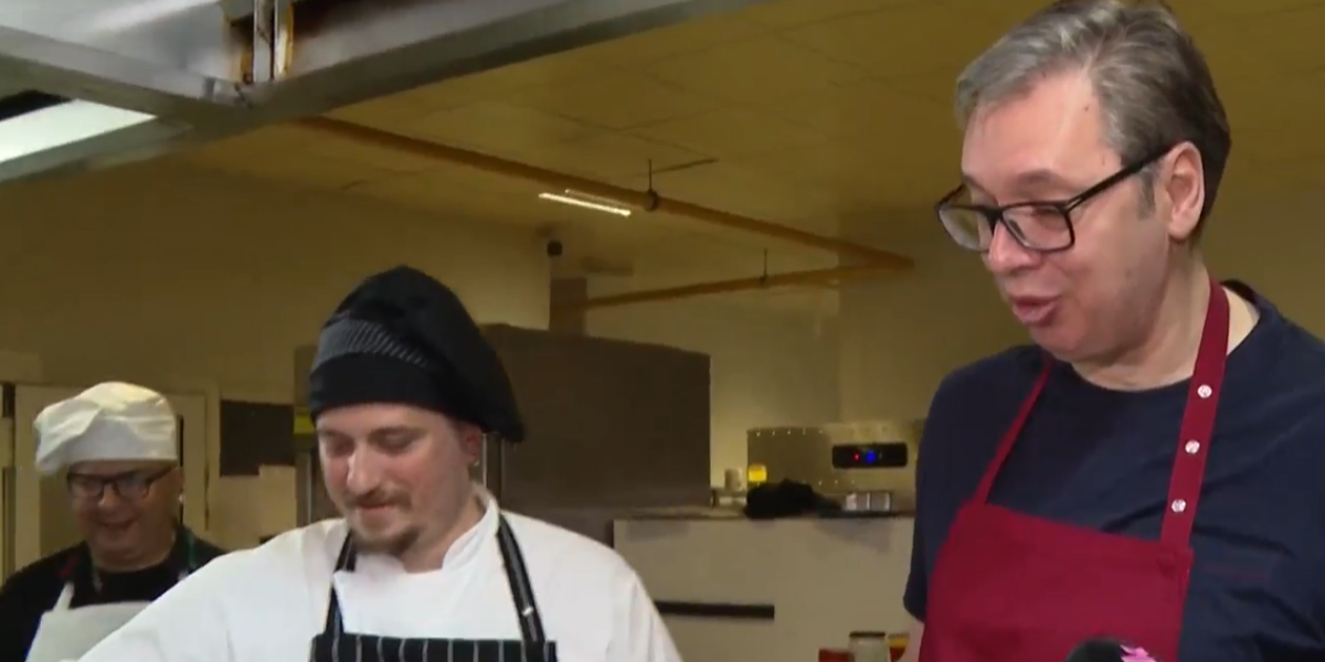 Ne damo Srbiju! Vučić se obratio iz Niša u nesvakidašnjem izdanju - spremao ćevape sa šefom kuhinje (VIDEO)