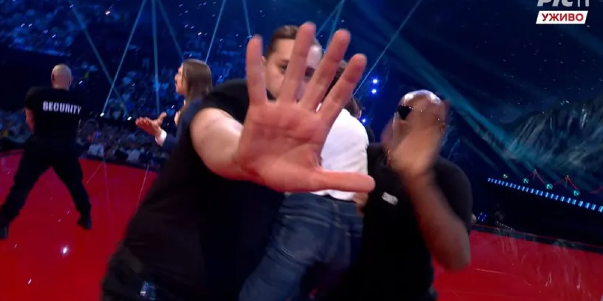 Kamera zabeležila kako izbacuje obezbeđenje