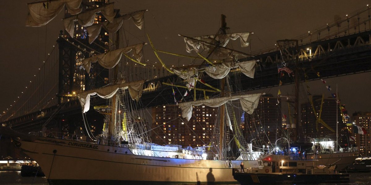 Brod udario u most u Bruklinu