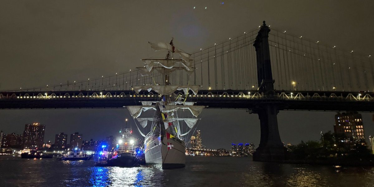 Brod udario u most u Bruklinu