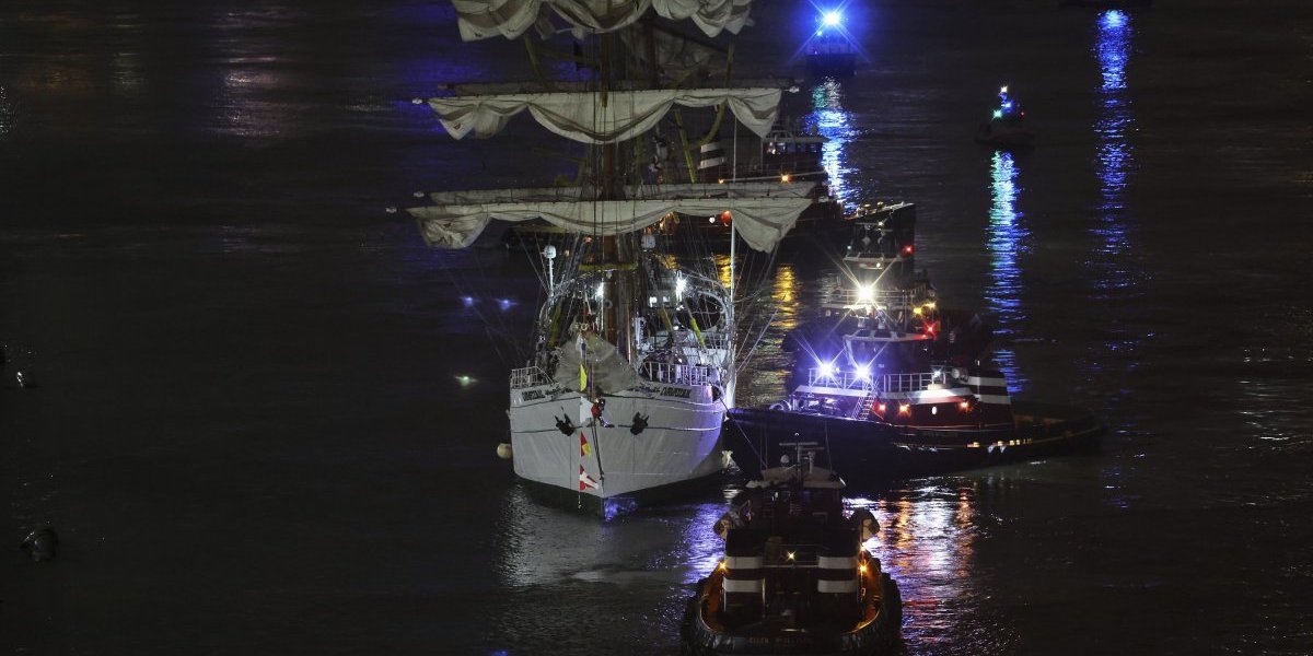 Brod udario u most u Bruklinu