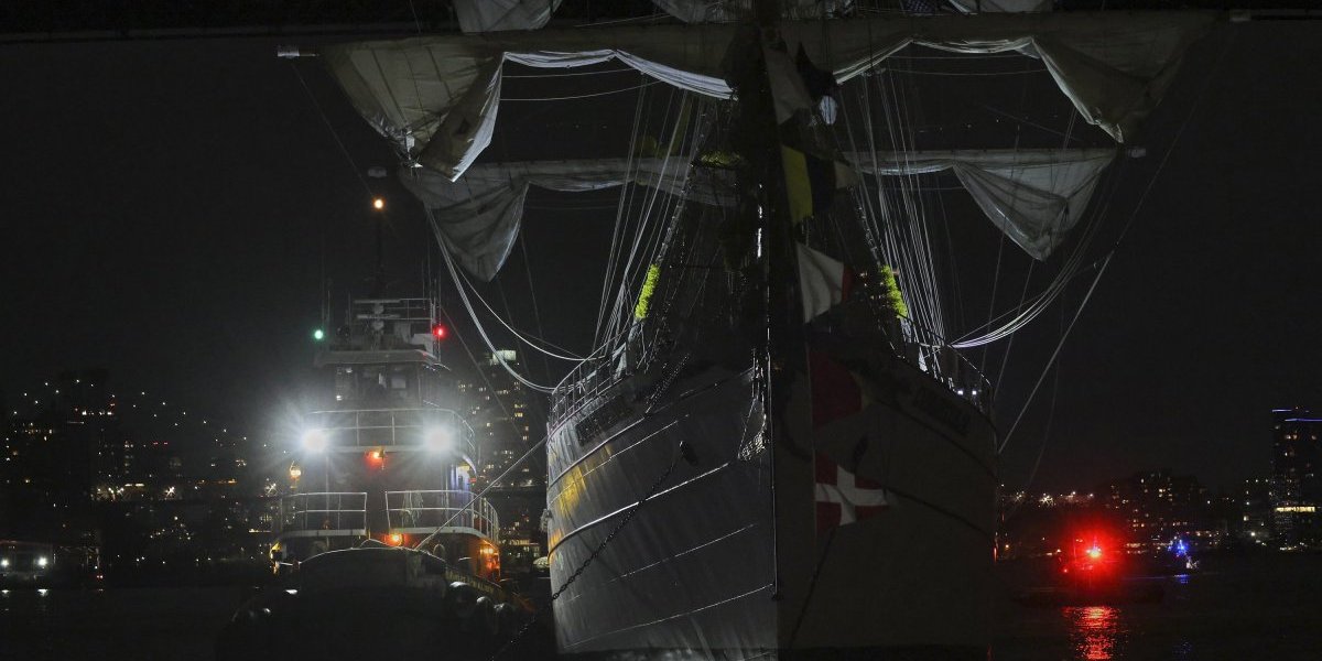 Brod udario u most u Bruklinu