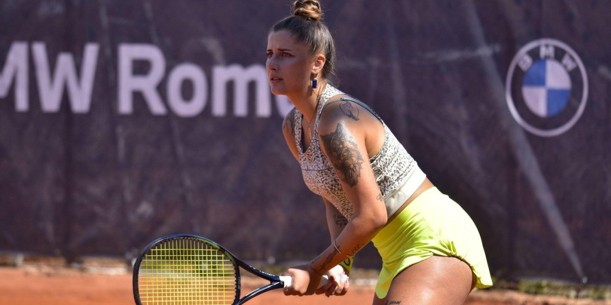 Fatalna Rumunka usred Zagreba sluša Partizanove pesme - Rizikujem da me neko udari