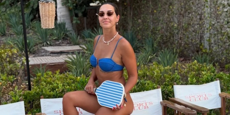 Mokra Ivana podiže gaćice, zbog vrelog izdanja muškarcima zastaje dah (FOTO)