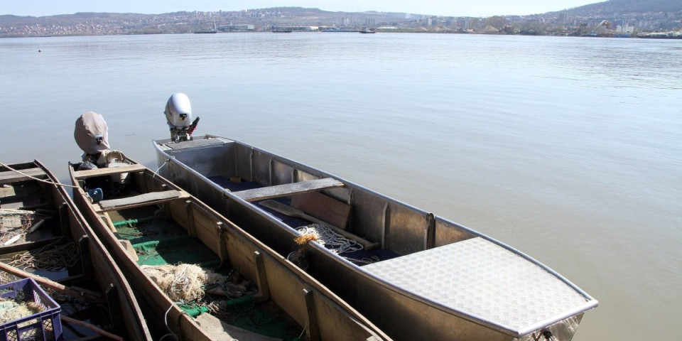 "Prvo sam gurnuo glavu na stranu, zatim sam ga doveo do konobe": Evo kako je izgledalo spašavanje mladića koji je skočio sa Pančevačkog mosta