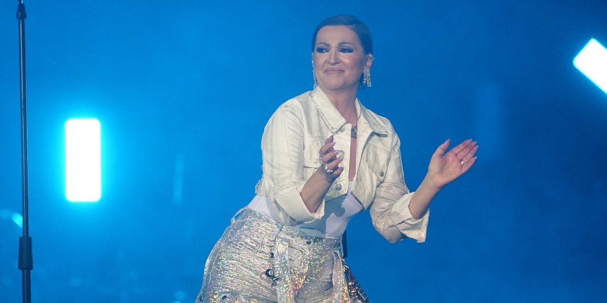 Nina Badrić doživela peh na koncertu: "Moraću da držim noge u ledu" (VIDEO)