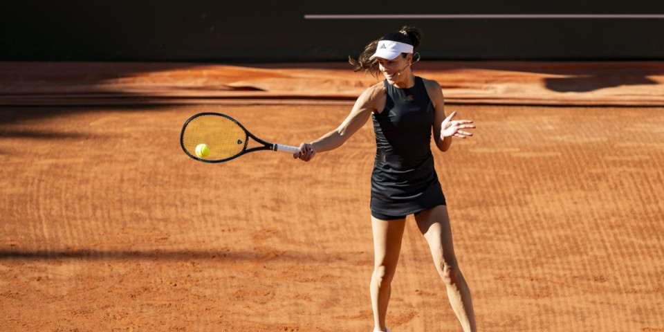 Ana Ivanović ponovo na terenu... Evo gde je i šta radi dok se priča o razvodu sa Švajnijem (FOTO GALERIJA)