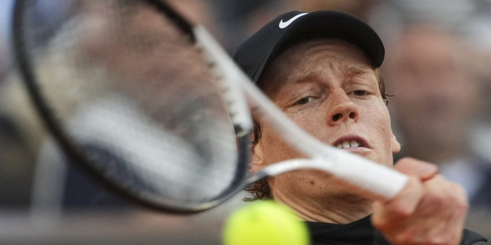 Zapalio Vimbldon! Ovo što je Siner uradio nasred terena više niko nikada neće ponoviti: Ko još može tako nešto?! (VIDEO)