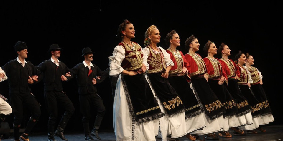 Za ovaj svadbeni ritual mnogi Srbi ne znaju: Jedna igra prenosi plodnost mladencima, ali i...