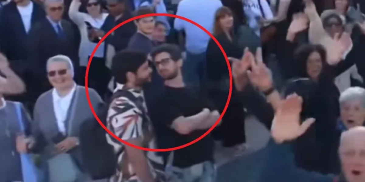 (VIDEO) Skandal na inauguraciji novog pape: Gej par izazvao gnev javnosti, pogledajte šta su uradili kada je naišla kamera