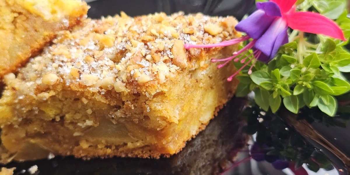 Brzi kolač sa jabukama - Mirsan i sočan, deca će ga obožavati (VIDEO)