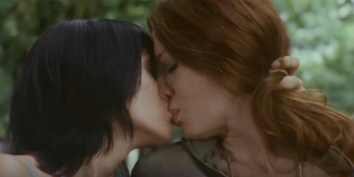 Ovo je prvi srpski lezbijski film: Erotsku scenu dve glumice iz kade svi pamte (FOTO)