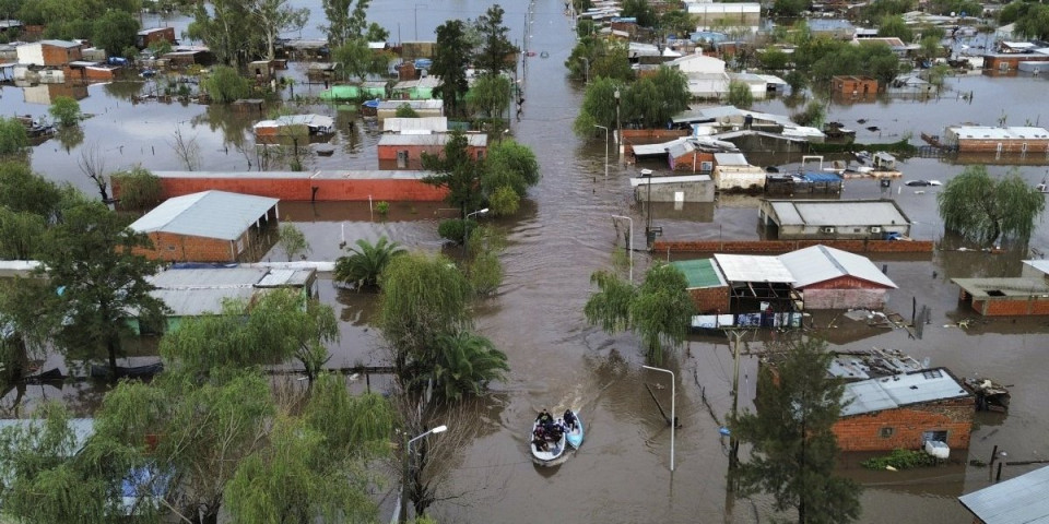 (VIDEO) Strašne poplave pogodile Argentinu: Sve je pod vodom, stižu jezivi snimci i fotogravije sa lica mesta