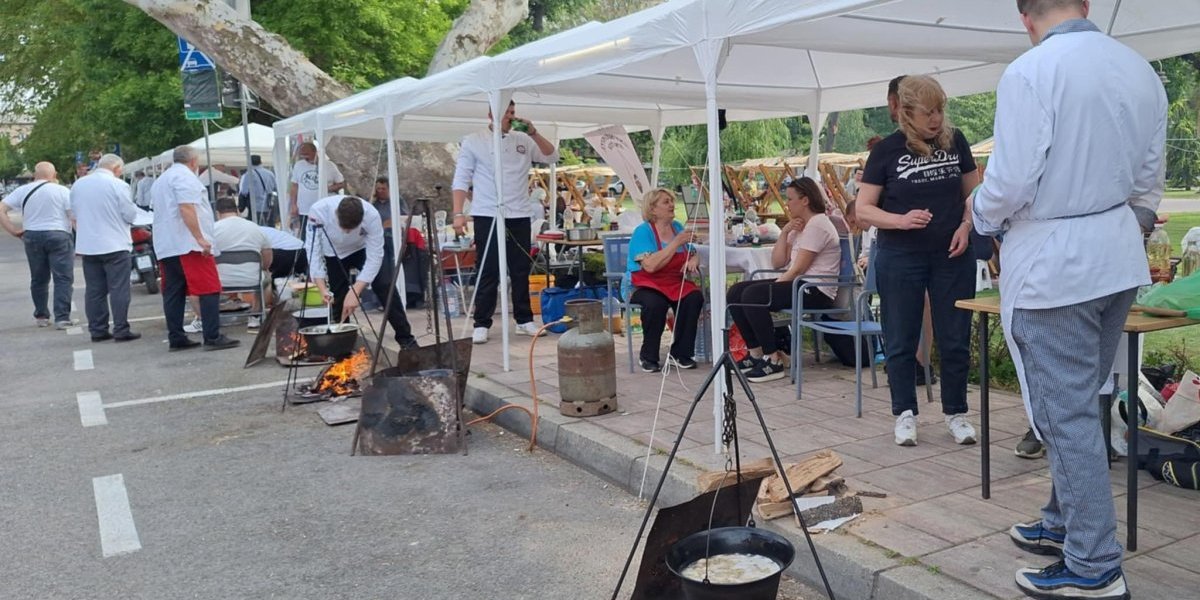 Vlasnik kafane nudi besplatan ručak do kraja godine! Džabe klopa, ali pod jednim važnim uslovom