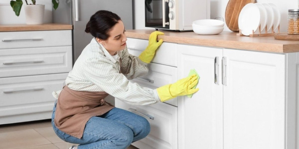 Kuhinja vam je stalno masna? Uz ove trikove ćete zaboraviti na ribanje - čista za tren