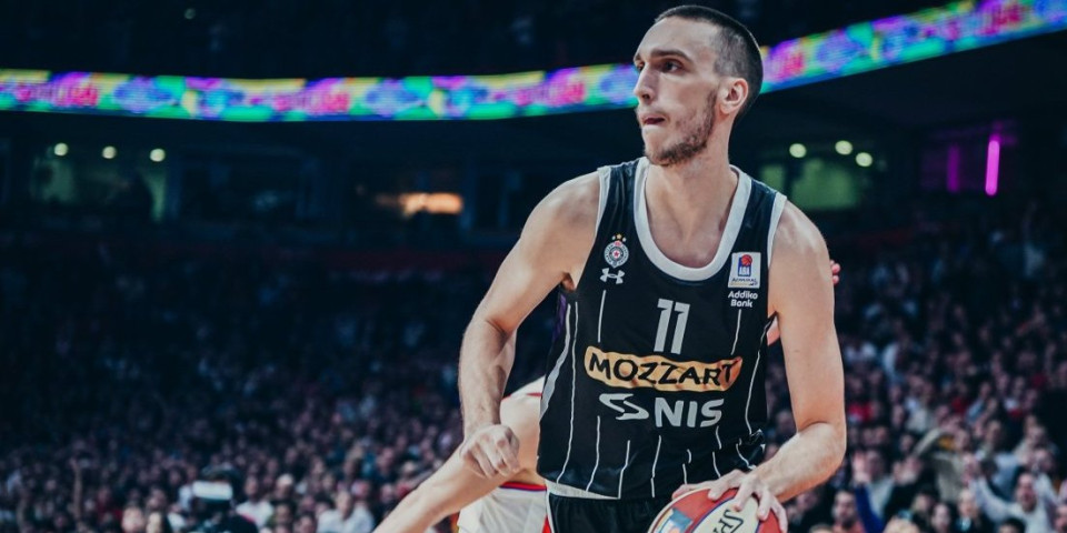 Auuuu ovo ne valja - Povredio se Pokuševski, lekari ga izneli sa terena