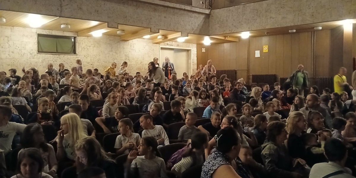 Puna sala Doma kulture