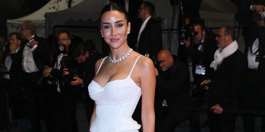 Najpoznatija Srpkinja zapalila Kan: Oduševila u zanosnim haljinama, koja joj lepše stoji? (ANKETA)