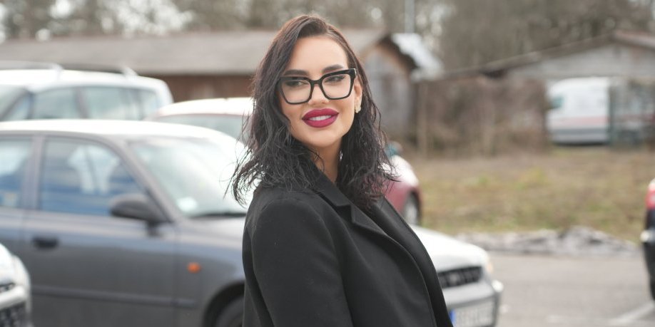 Pevačka loza se nastavlja: Ćerka Katarine Grujić zapevala sa kumom (VIDEO)