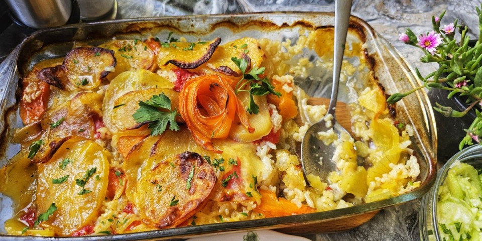 Krompir iz rerne koji morate da probate - ukusan obrok za malo para (VIDEO)