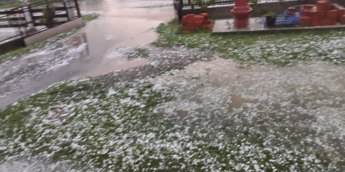 Smračilo se kao da je noć! Nevreme sa gradom spopalo sela oko Gornjeg Milanovca, raketama sprečili još veću štetu!